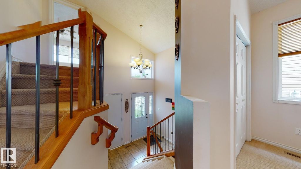 5129 1b Ave SW, Edmonton, AB - View 3