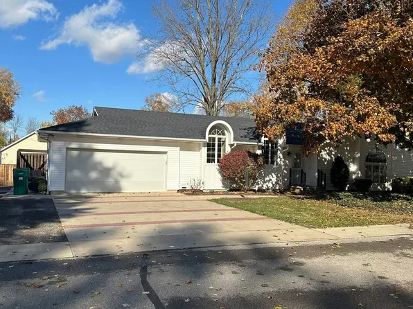 130 E Quincy St, Roann, IN 46974