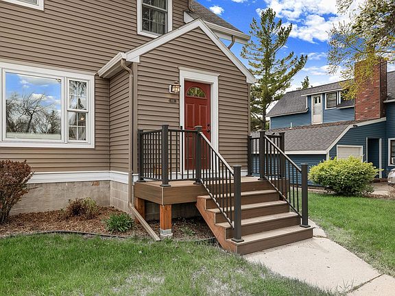 3rd image of 412 4th Ave NE