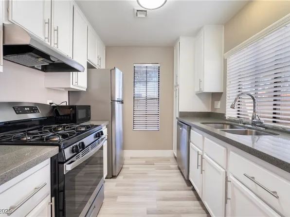 4890 Nara Vista Way Unit 102, Spring Valley, NV 89103