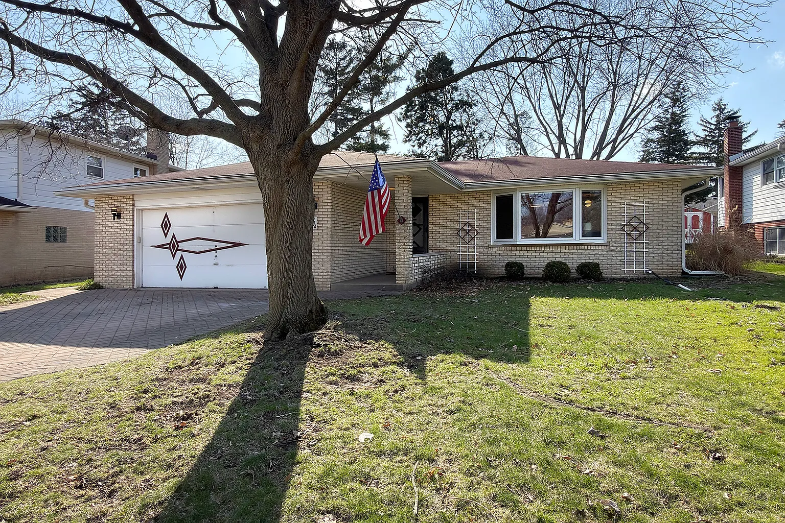 914 S Robert Dr photo 1