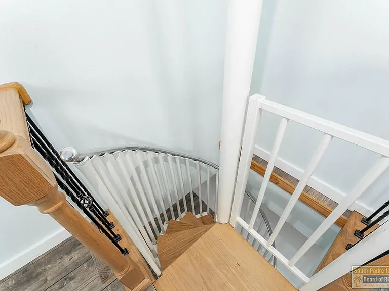133 Oleander Dr — Photo 33