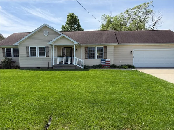302 Douthit Dr, Newton, IL 62448