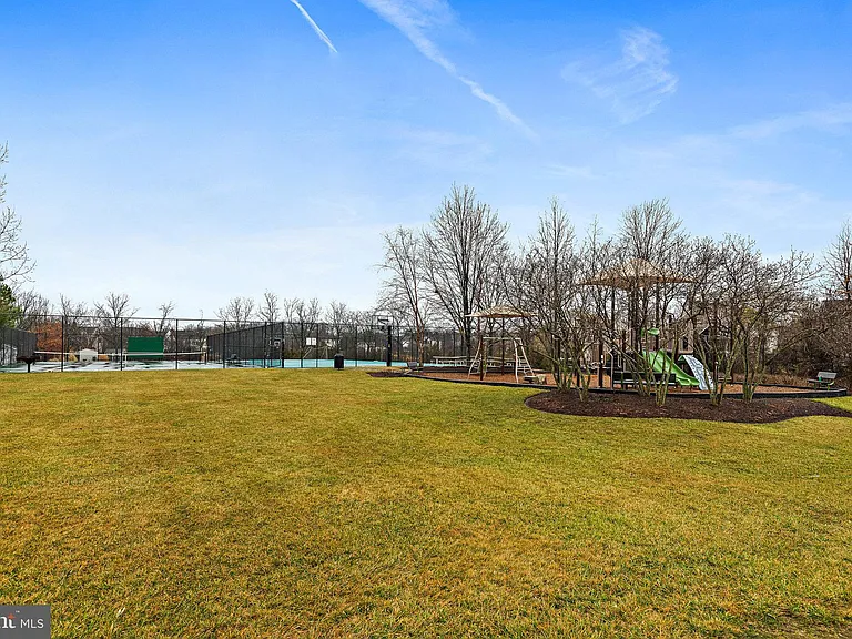 21922 Hyde Park Dr — Photo 50