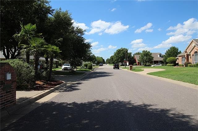 2nd image of 703 Meadow View Dr