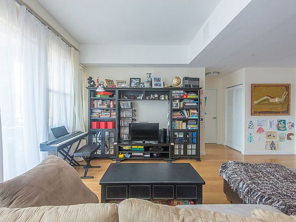 3rd image of 50 Oceana Dr W #A5