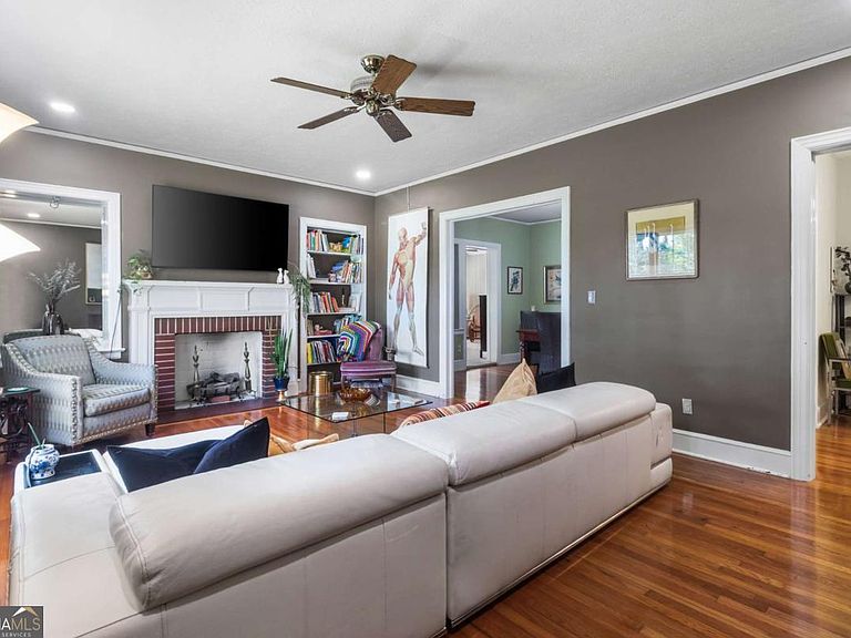 Listing photo 4
