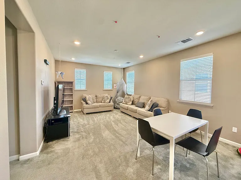 756 Mojave Way — Photo 8