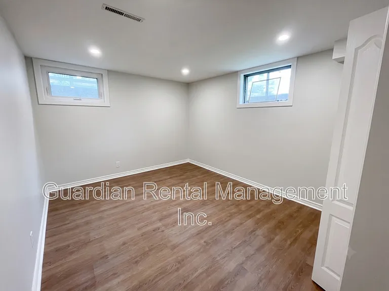 325 Albany St #3 — Photo 5