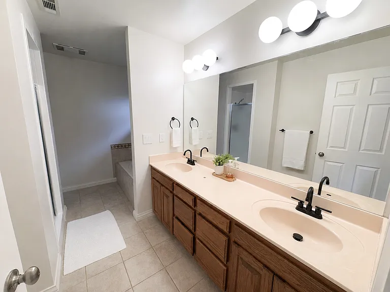 2421 NW Rita Way — Photo 6