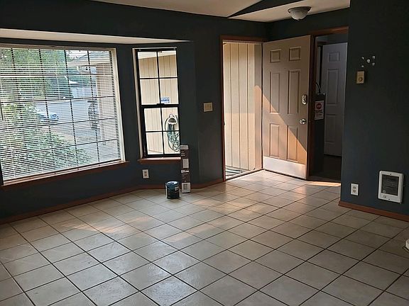 4th image of 1405 SE 159th Ave