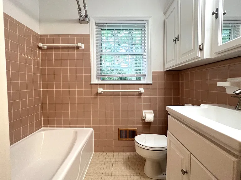 1943 Birchwood Way — Photo 34