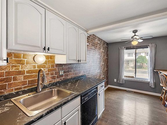 5th image of 39721 Manor Dr