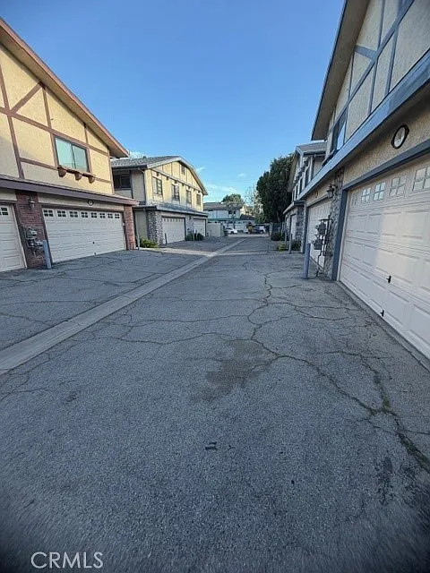 Building Photo - 18435 Keswick St #13