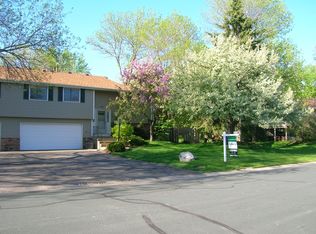 1305 Kolstad Ln, Eagan, MN 55123