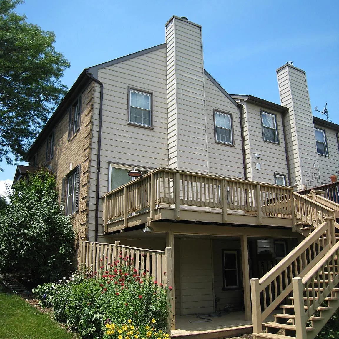 3 bed, 3.5 bath, 2790 sqft, $3,400 — Photo 2