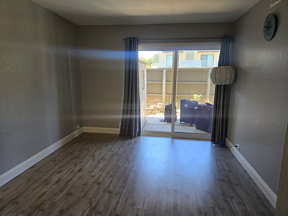 4th image of 2103 Admiralty Ln