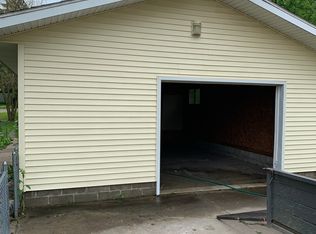 113 E Gilson St, Edmore, MI 48829