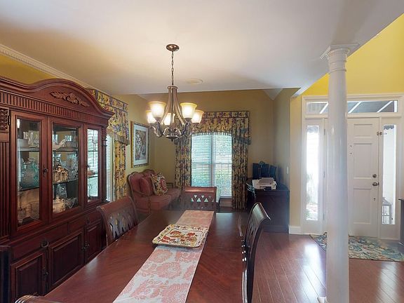 2nd image of 3820 Westview Dr NE