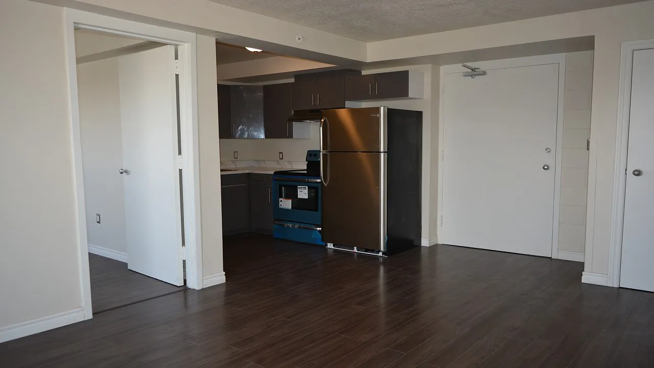 1 Bedroom - 570 King St W — Photo 4