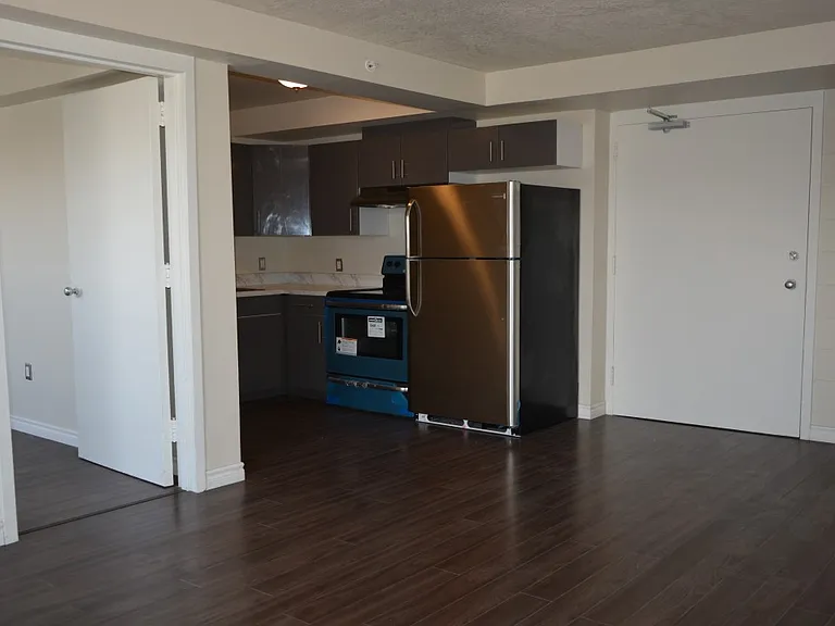 570 King St W — Photo 4