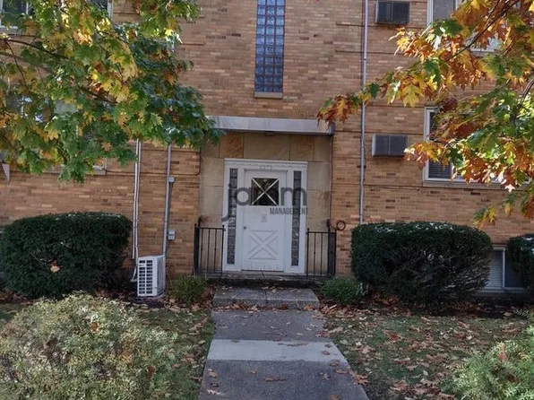2372 Wooster Rd #4, Rocky River, OH 44116