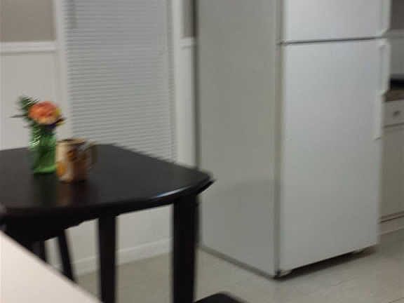 5th image of 402 N Lapeer St