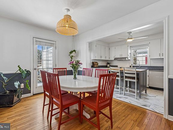 5th image of 417 S Aurora St