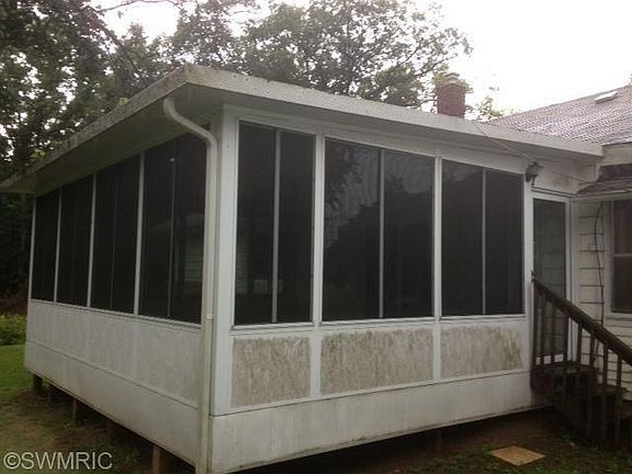 4th image of 961 Golden Ave