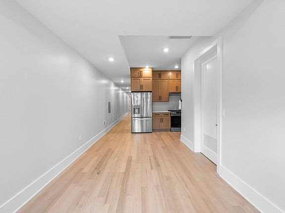 5th image of 124 Glenwood Ave #1