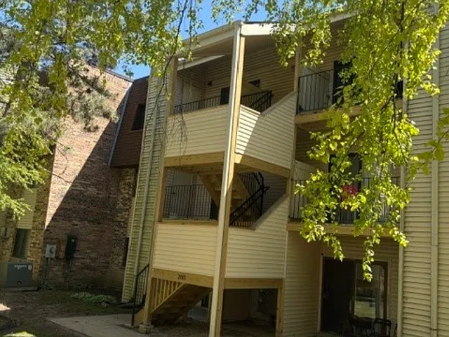 200 S Waters Edge Dr #202 — Photo 2