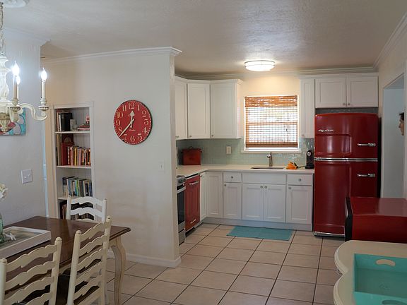 5th image of 835 E 25th Ave