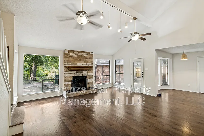 3 bed, 2.5 bath, 1924 sqft, $2,600 — Photo 4