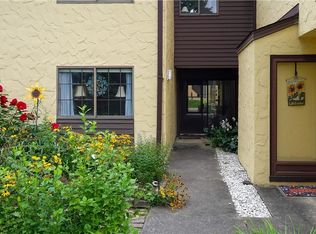 879 Hampton Ridge Dr, Akron, OH 44313