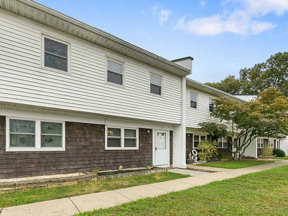3rd image of 593 Garfield Ave APT 19