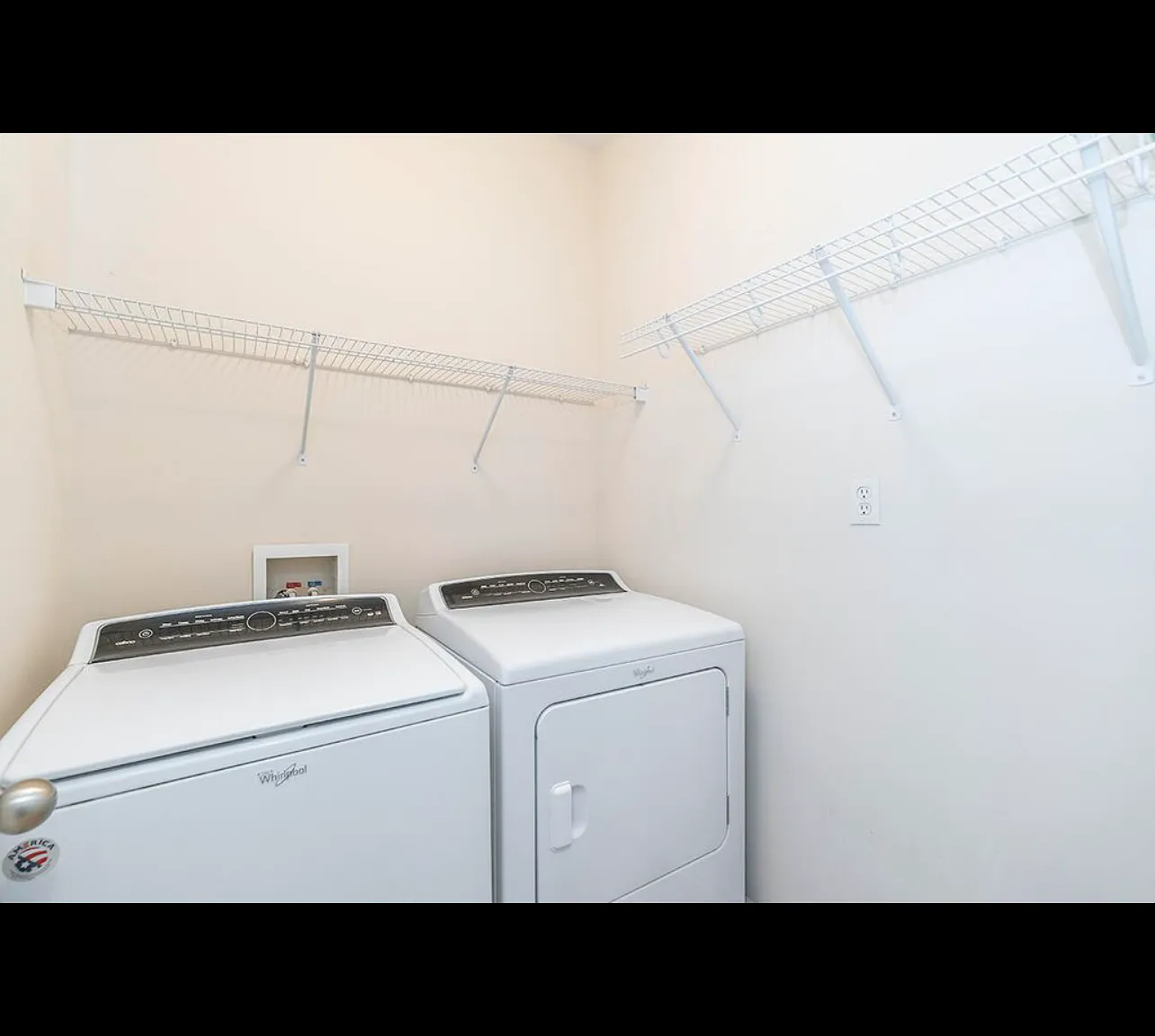 3 bed, 2.5 bath, 1874 sqft, $3,000 — Photo 2