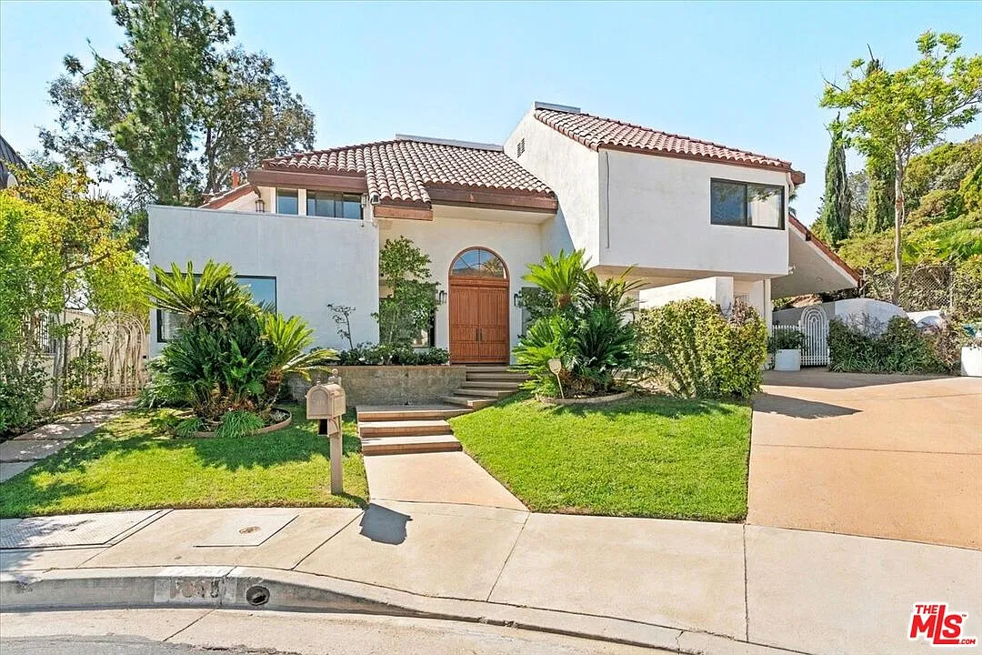 4 bed, 6.0 bath, 5273 sqft, $16,500 — Photo 2