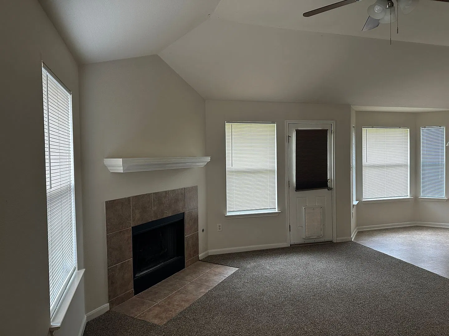 College Station - 3 bedroom - 2 bath - Garage and fenced in yard. — Photo 3