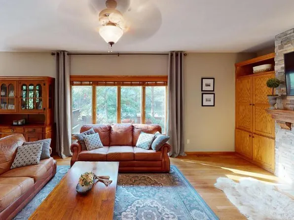 516 Salem Ct, Saint Paul, MN 55115