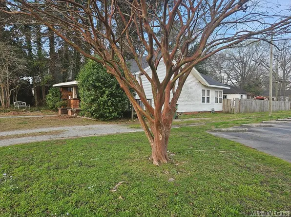 927 Jackson St, Roanoke Rapids, NC 27870