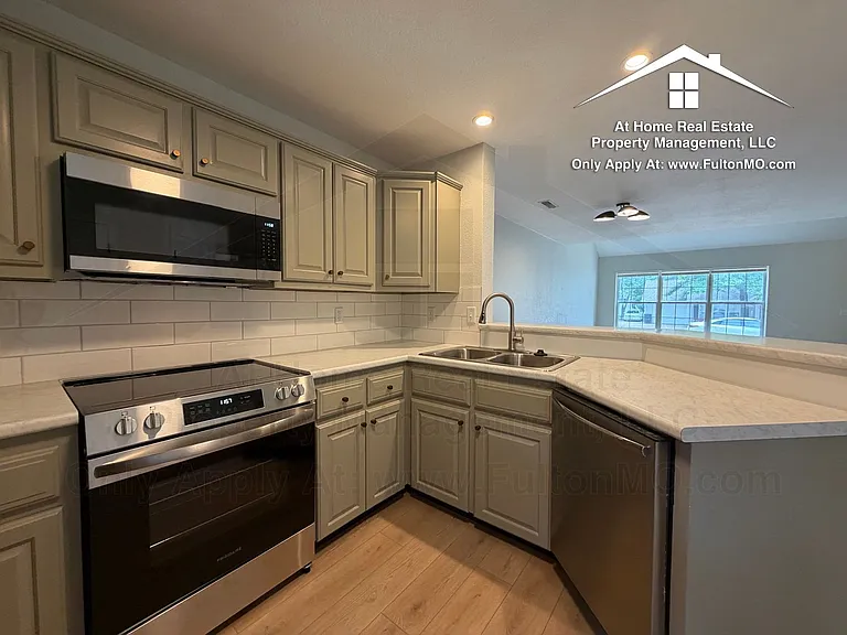 1011 Greystone Ct — Photo 10