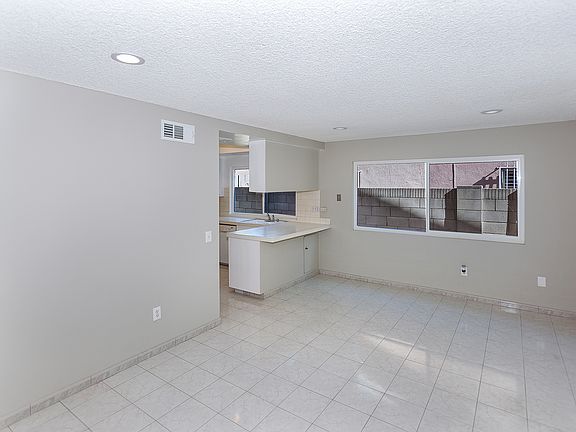 4th image of 11571 Wyandotte St