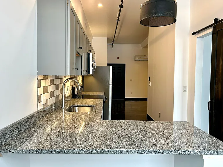24 Beacon St — Photo 8