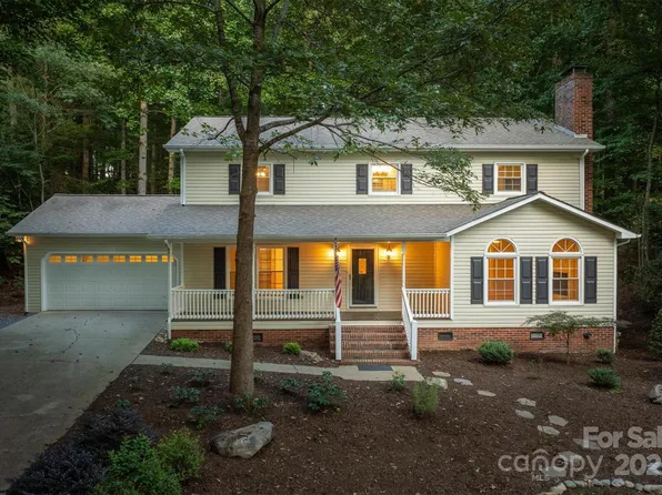 1026 Wellington Ct, Lenoir, NC 28645