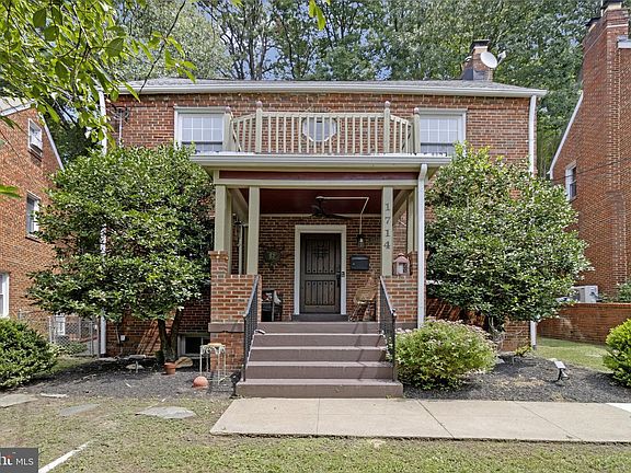 4th image of 1714 33rd Pl SE