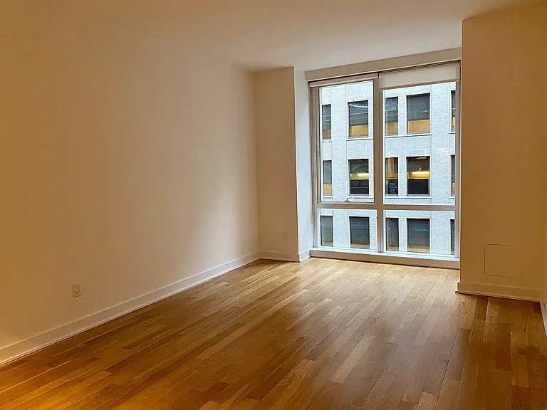 885 6th Ave #10G — Photo 2