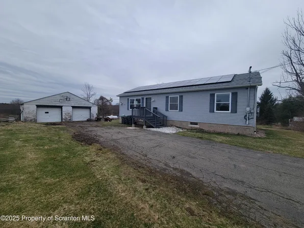 227 Tuthill Rd, Waymart, PA 18472