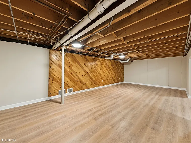 15020 King Dr — Photo 16