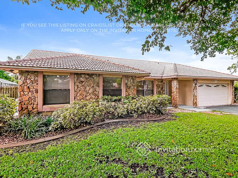 5016 NW 66th Dr — Photo 3