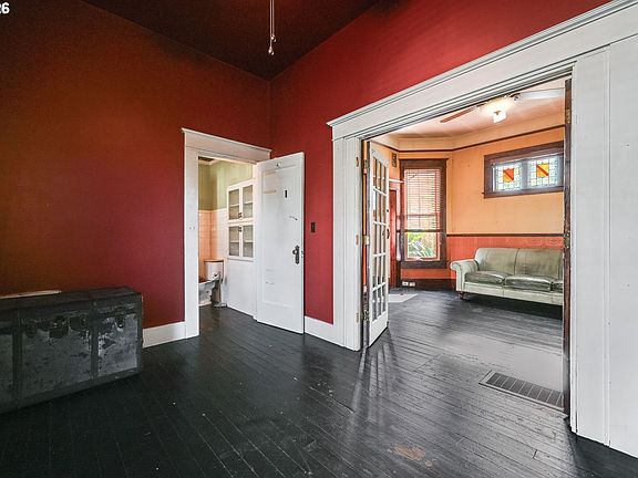 3rd image of 446 NE Ivy St